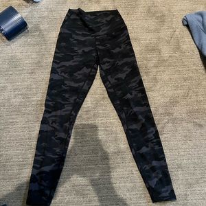 Black camo ColorfulKoala leggings SIZe SMALL